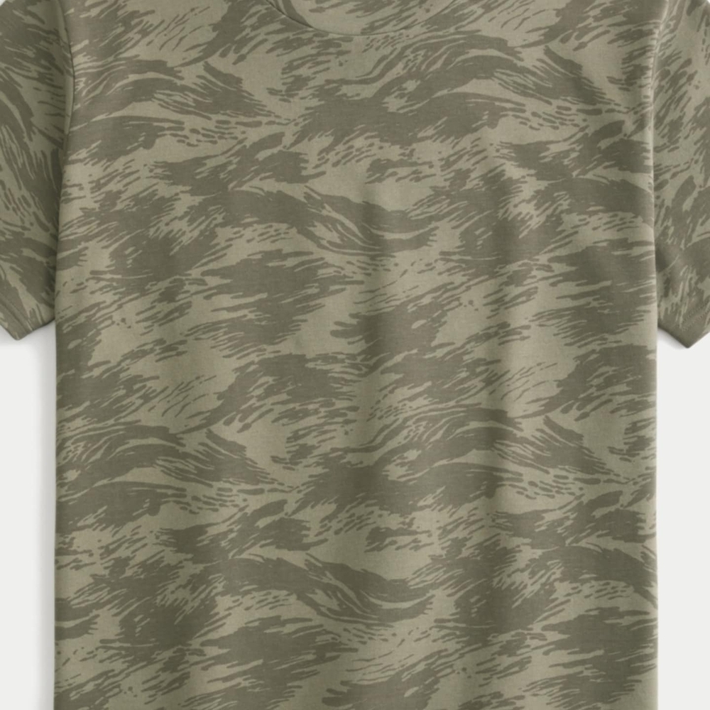 Hollister Men's Green Camouflage T-Shirt - Picture 3 of 3